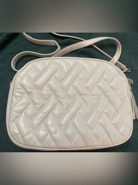 Classic chain tassel pull Talbots Cream Quilted Crossbody Bag Vintage EUC